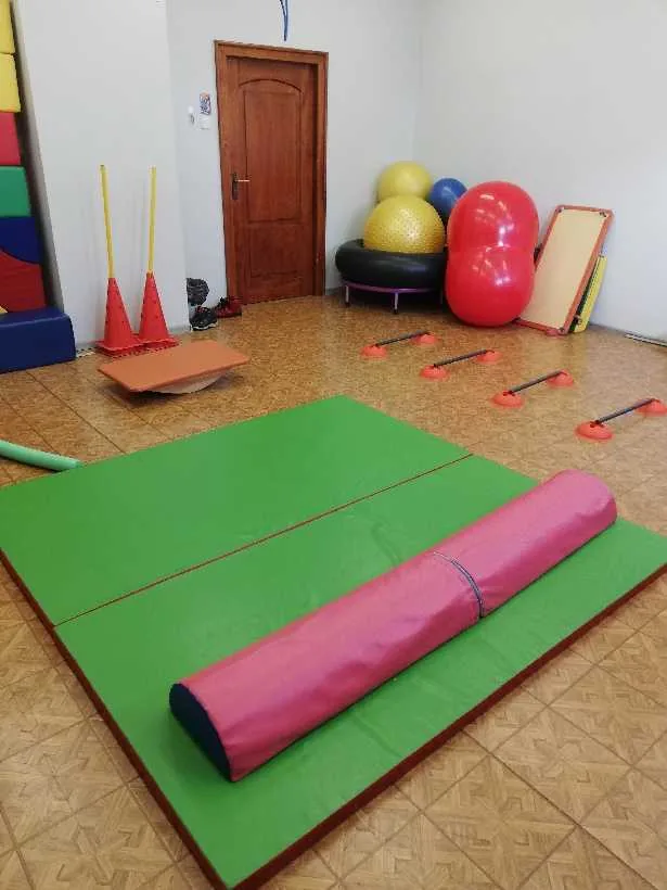 Sala SI – materace i sprzęt do ćwiczeń równoważnych – Centrum Terapii Gniezno